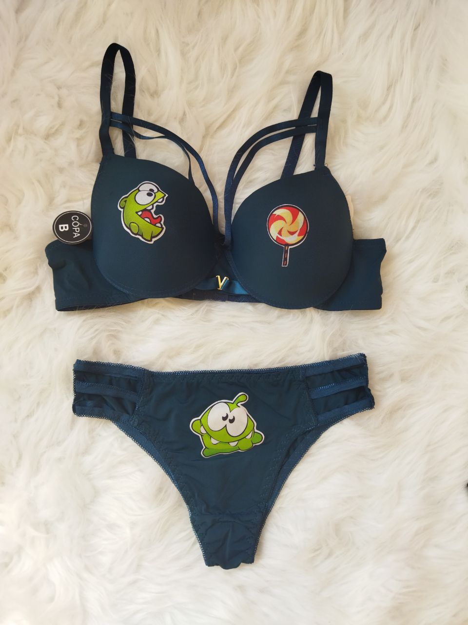 ست om nom سایز ۹۰باقی مانده